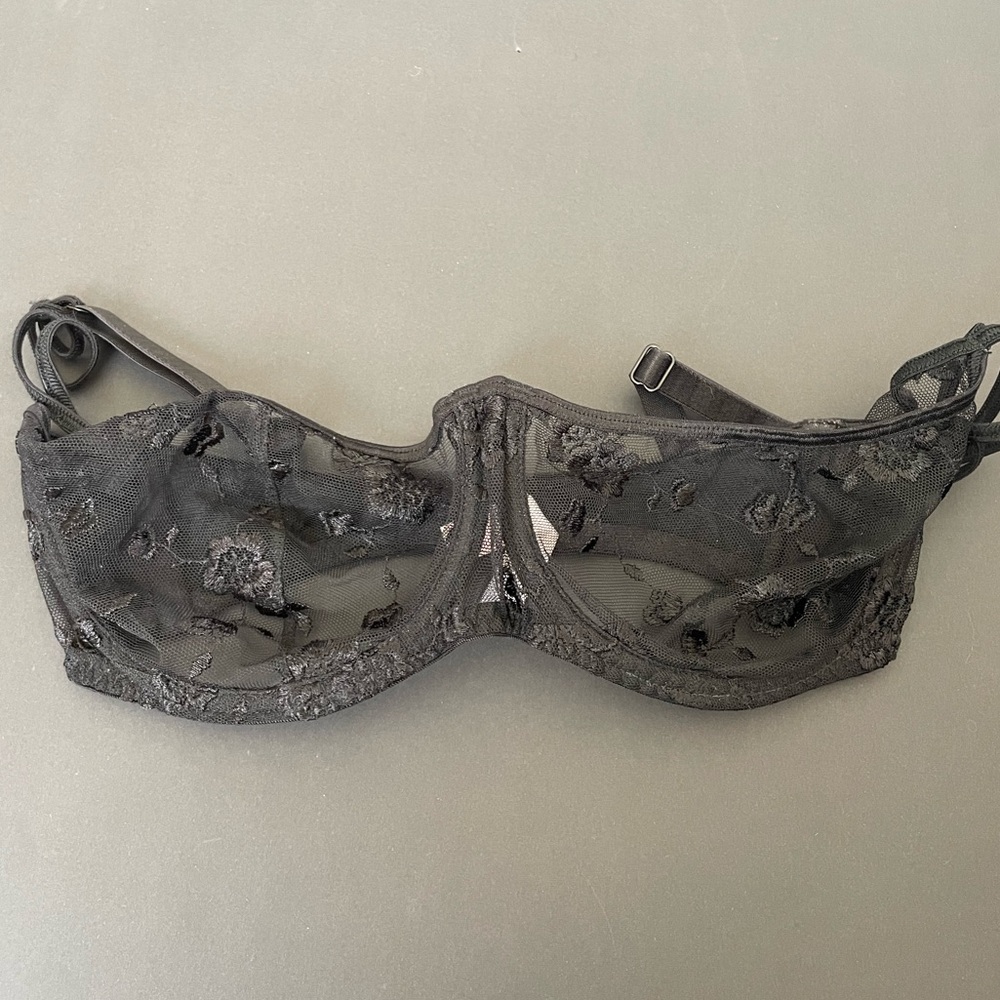 Victoria's Secret Lace Bra Trio - Black, Red, and Ivory 34 D Sexy - Picture 4 of 6